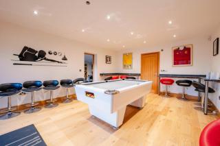 Highview House, Llandevaud - - 5