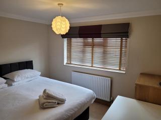 The Holbein Three bedroom home near tilgate park private parking and garden - Crawley - 7