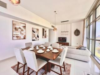 Bright & Airy 2BR Full Park View - 9