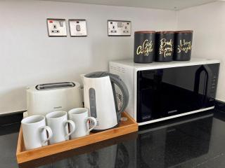 Bright & Airy 2BR Full Park View - 3