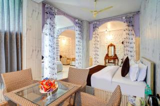 BEAUTIFUL AMBIENCE PEACHWOOD HOTEL AND RESORT NAINITAL with #Restaurant #Parking #Mountain View #Hustlefree #noisefree #playingarea #wifi - Near Bohra kot Ram Garh Park- A Premium Hotel In Nainital - Nainital - 1