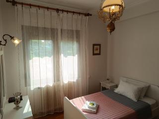 Cozy Garden House - 1