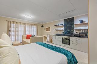 Chic Open Living Luxury Studio - Vosburg - 3