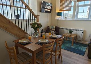 Bede Cottage- Beal - - 8