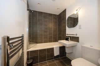 Stunning Skyline Liverpool Apartment with Parking - Liverpool - 6