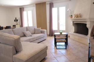 Villa overlooking the Alpilles Saint Remy de Provence LS1-454 - 1