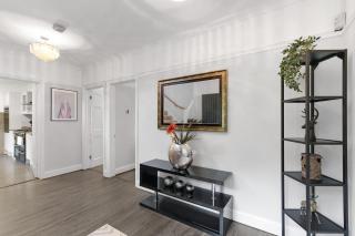 Elegant 5 Bedroom, 2 Bathroom Home at Marlow Hill - High Wycombe - 5