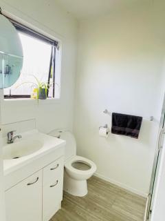 Private room in sunny Bayfair - Mount Maunganui - 2