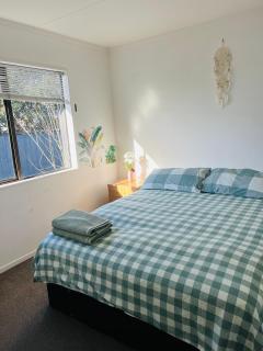Private room in sunny Bayfair - Mount Maunganui - 1