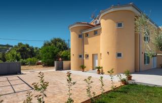 Villa Lucilla by Villas Guide - 4