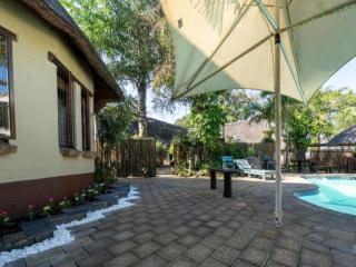 Comfort Zone Guesthouse - - 5