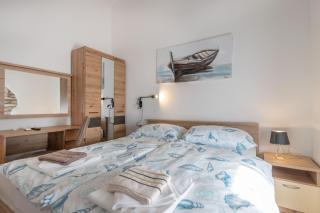 Villa Biba, a seaside hideaway with a pool - 8