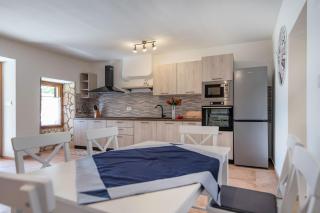 Villa Biba, a seaside hideaway with a pool - Ubasico - 3