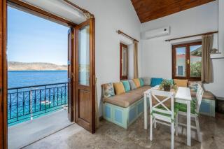 Petalo House - 1