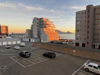 SeeHUYS Boutique Bloubergstrand Beachfront Studio - 0