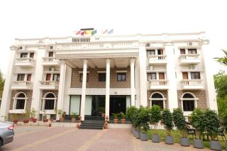 Hotel Kailas Residency Managed by Knight Hotels and Restaurants - Waluj Buzurg - 0