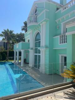 Kingdom Villa with Sauna and Hamam - - 0