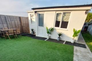 1 Bed-Sleeps 4-Private Garden-Free Parking - Saint Albans - 1