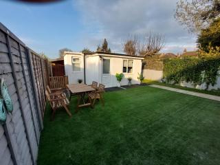 1 Bed-Sleeps 4-Private Garden-Free Parking - Saint Albans - 2