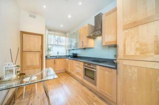 Superb 2Bed Flat Right Beside Earl's Court Station - Londra - 7