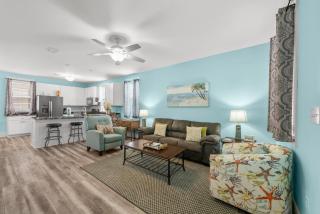 Pet Friendly Beach House - Sandy Toes by Panhandle Getaways - 2