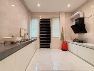 MokuMoku Miri Homestay FOC Netflix & Ytb 18pax - 9