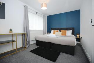 Milestone House By N And N Stays, Contractor Friendly, 6 Bed house, Sleeps 10, Private Parking, WIFI - Cardiff - 2