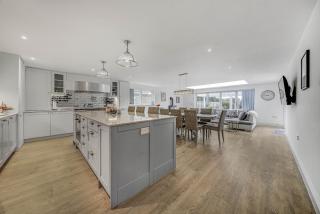 Spindrift - stunning beachfront residence - Bognor Regis - 1