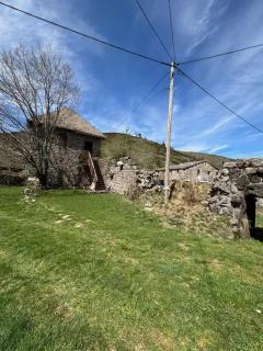 Maison avec balcon à Borne, 70 m², 5 personnes avec jardin - Mayres - 1