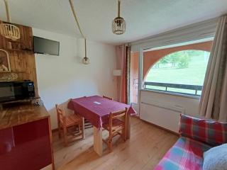 Appartement rénové au pied des pistes avec balcon sud et parking - FR-1-445-157 - 9