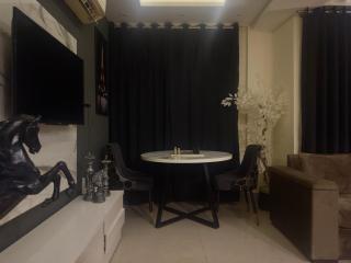 Stylish & Cozy 2BR Apartment - Lahore - 3
