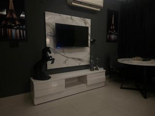 Stylish & Cozy 2BR Apartment - Lahore - 2