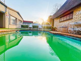 Rest Inn C Guesthouse - 10min from OR Tambo Airport - Boksburg - 8