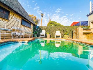Rest Inn C Guesthouse - 10min from OR Tambo Airport - 8