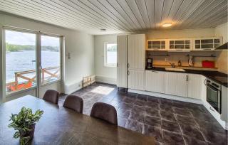 Cozy Home In Lepsøy With House Sea View - Lepsøy - 6