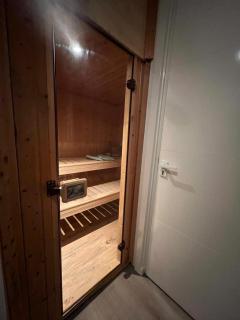 Luxury Private Spa with golden bath, cinema and sauna - Bodegraven - 7
