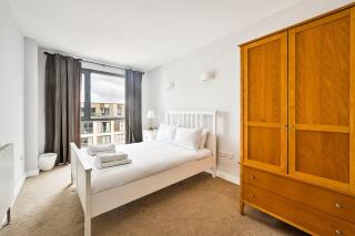 GuestReady - Modern Comfort in Hackney - 6