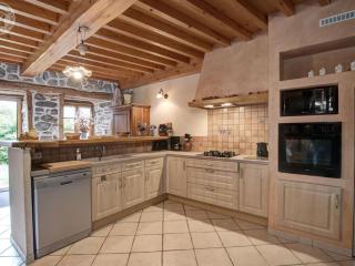 Gîte charmant avec cheminée, terrasse, et jardin privé à Saint-Just-en-Bas - FR-1-496-19 - Saint-Just-en-Bas - 4