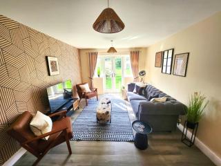 Lovely 5 bedroom House with Parking in Aylesbury - Aylesbury - 0