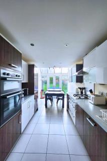 Lovely 5 bedroom House with Parking in Aylesbury - Aylesbury - 3