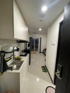 COMFORTSTAY - Citra Plaza Nagoya 1BR #12-12 Pool View - 2