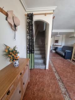 La Zenia 3 Bedroom House, Distant Sea View, Shared Heated Pool in Winter, Sleeps 8 - Orihuela - 8