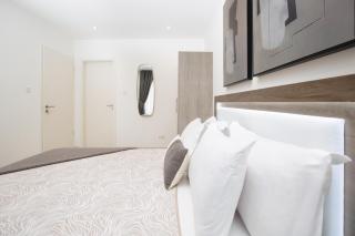 One Bedroom Luxury Apartment at Loxwood House - 4