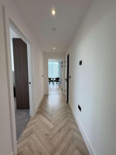 Private Luxury 2-Bed High-Rise Flat with Gym, Parking - Manchester - 2