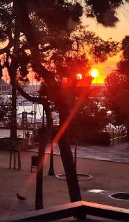 SeaHomes Vacations - Seafront Mediterranean Ap & PKG - 9