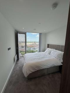 Private Luxury 2-Bed High-Rise Flat with Gym, Parking - Manchester - 6