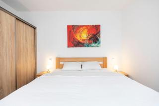 ALURE RESIDENCES 12 & 24h self check-in & private parking next to the apartment building included, CITY CENTER right on SNP Square in a quiet passage, new building, best deal in town - Banská Bystrica - 4