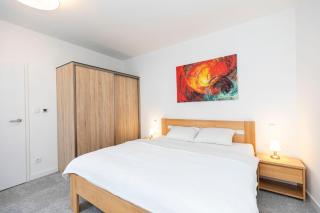 ALURE RESIDENCES 12 & 24h self check-in & private parking next to the apartment building included, CITY CENTER right on SNP Square in a quiet passage, new building, best deal in town - 2