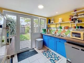 Maison rénovée, à 300m de la plage et proche commerces, avec terrasse et jardin, tout confort - FR-1-361-131 - Saint-Pair-sur-Mer - 4