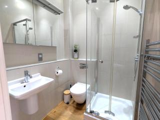 Luxury 2 Bed Apt, Sleeps 4, Secure PRKG-1 Car, Ascot Racecourse 5min walk, Legoland & Lapland 8mins, Windsor 15mins - Ascot - 7